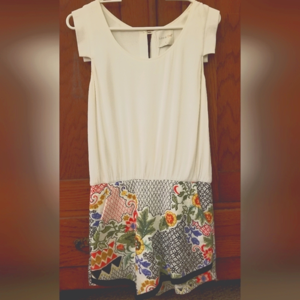 Line & Dot. Gorgeous jumper. Cream with embroidered floral romper. XS